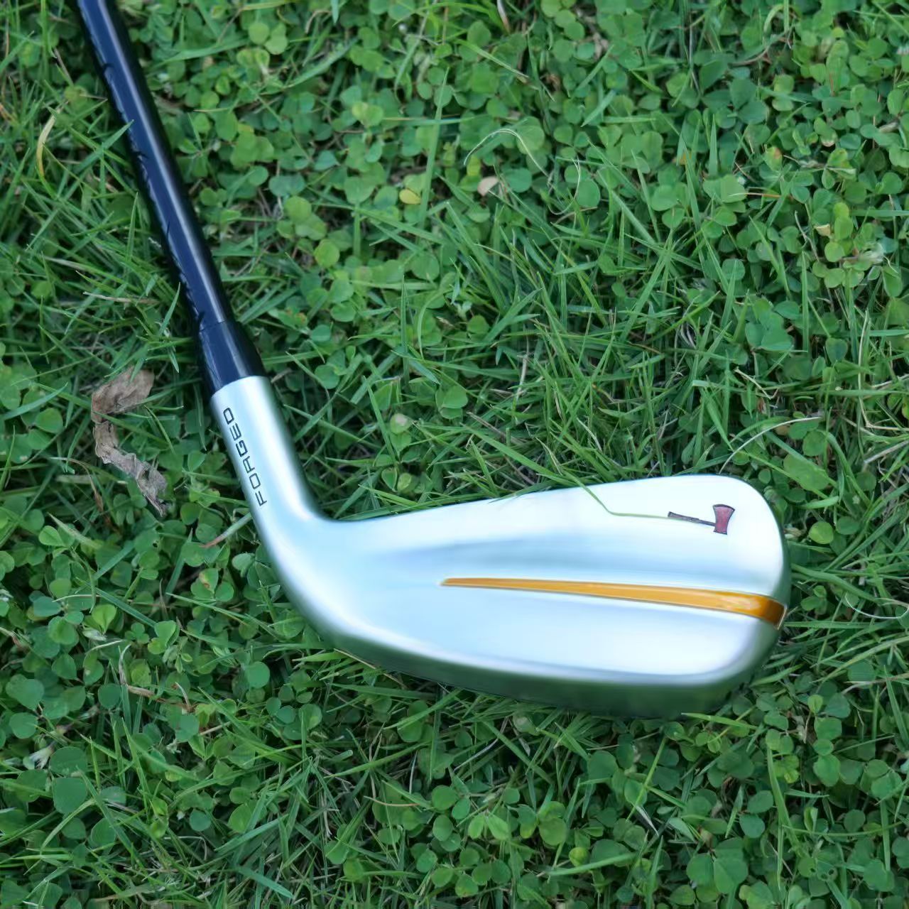 Golf club, long-range, high tolerance, with a pure carbon fiber shaft for precise hitting